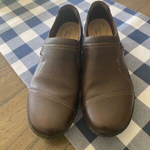 Clarks size 9 Brown